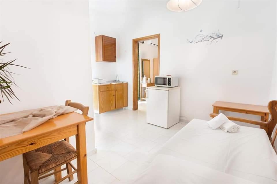 Michalis Litinas Apartments Agia Marina  Ngoại thất bức ảnh