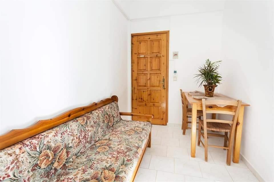 Michalis Litinas Apartments Agia Marina  Ngoại thất bức ảnh